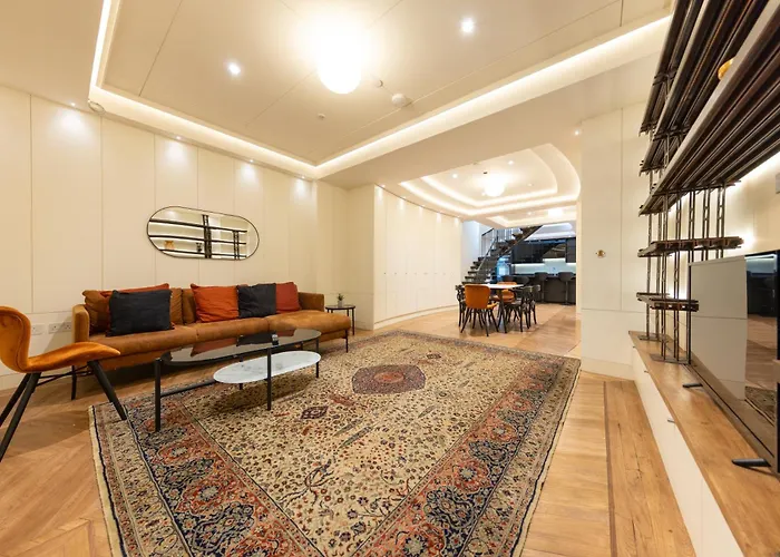 Elegant 5Bdrm Townhouse In Camden