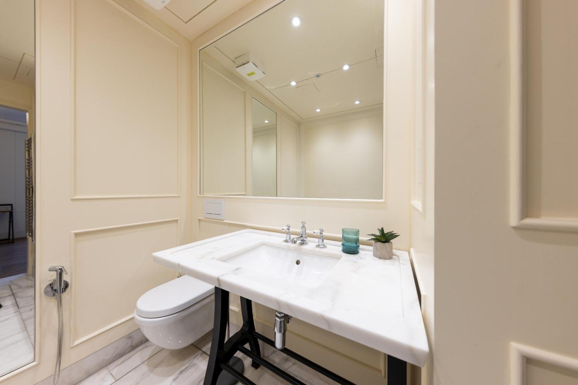 Elegant 5bdrm Townhouse In Camden *