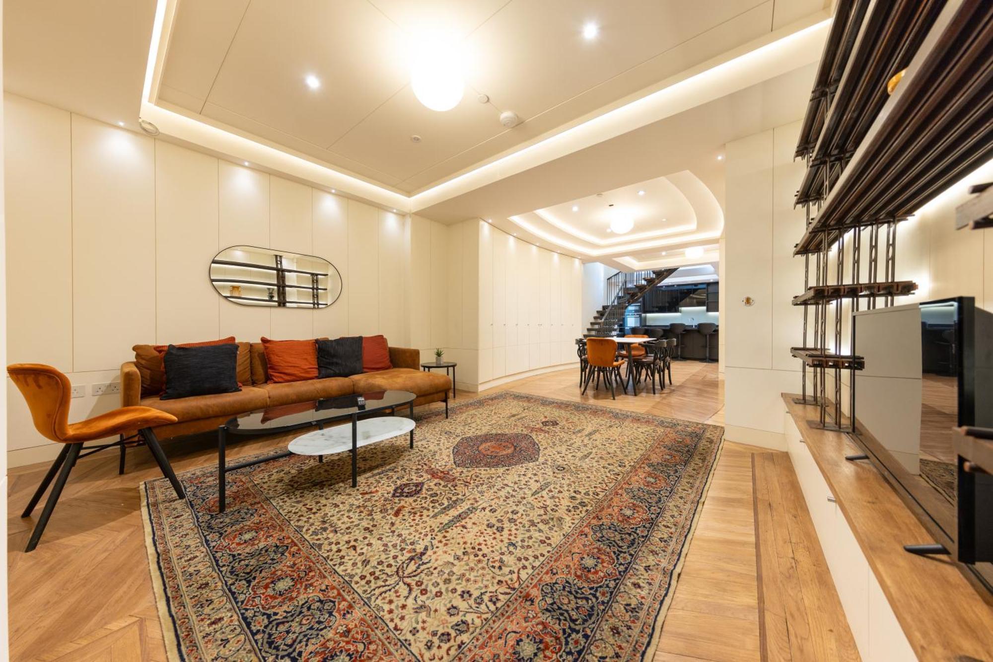 Elegant 5bdrm Townhouse In Camden Holiday home London